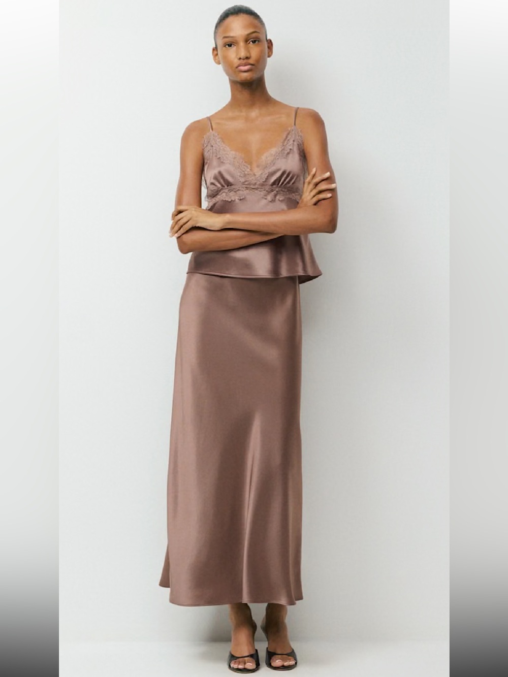 NWT๐ทAritzia Babaton Capture Satin Skirt in Dusty Mauve